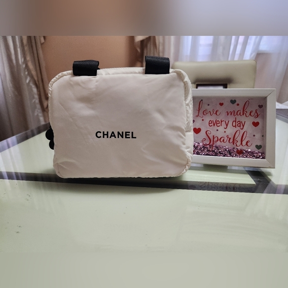 CHANEL Handbags - ✨️Chanel White Puff Bag✨️